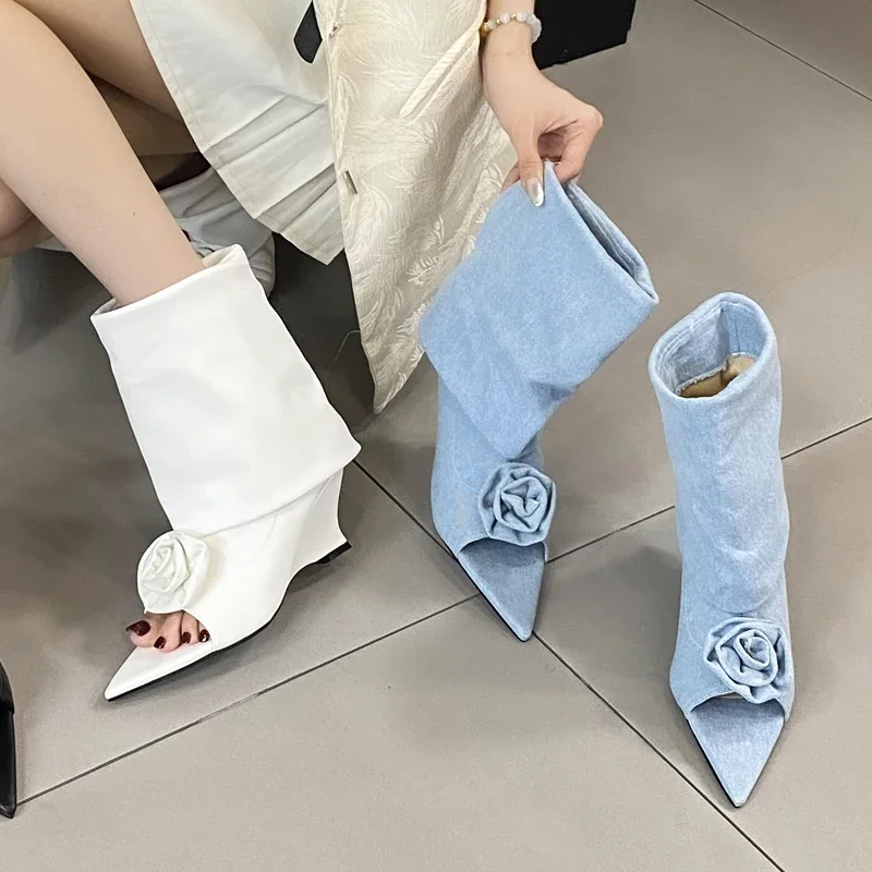 Street Fashion Denim - Женские ботильоны на танкетке, с цветочным