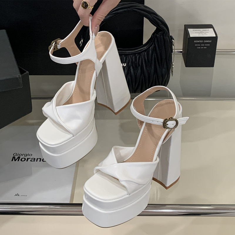 Модные женские сандалии-гладиа – обзор и цена Chunky Sneaker Platform